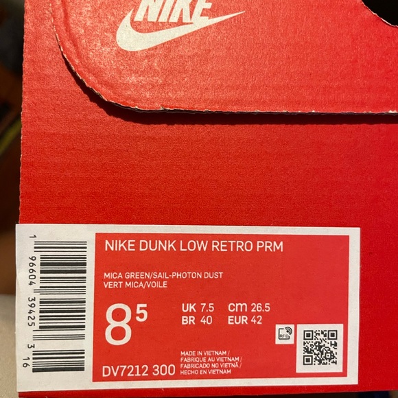 BRAND NEW NIKE DUNK LOW - Picture 2 of 6